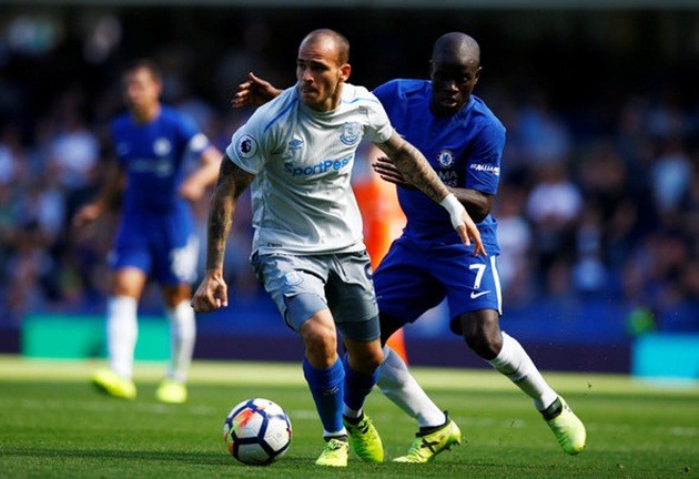 Emery đập tan tin đồn mâu thuẫn với Ozil bằng hành động này trên sân tập - Bóng Đá