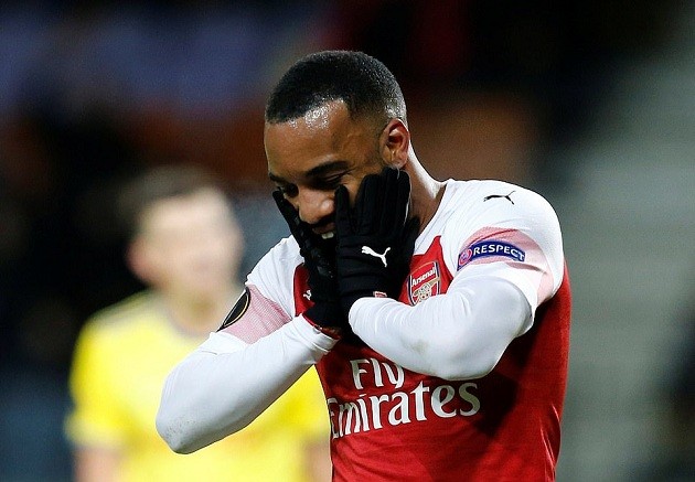 CĐV Arsenal mất ngủ sau cú vung chỏ tai hại của học trò Emery - Bóng Đá