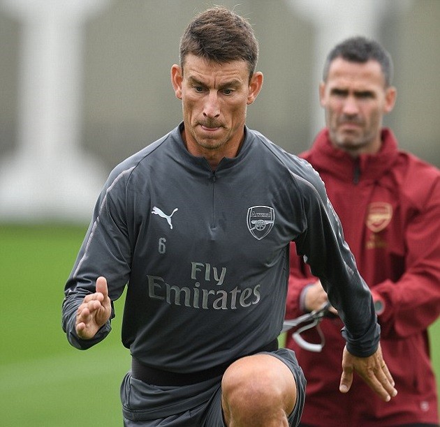Đòi xé rách lưới, Lacazette thôi không chấp nhận làm kép phụ - Bóng Đá
