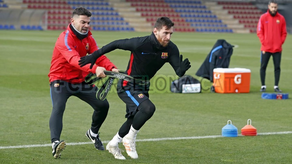 Messi tập luyện - Bóng Đá