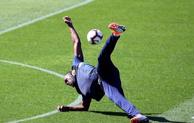 Usain Bolt khiêu chiến với truyền thông khi thử việc ở Australia - Bóng Đá