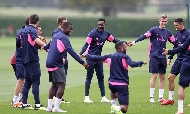 Arsenal tập luyện,  - Bóng Đá
