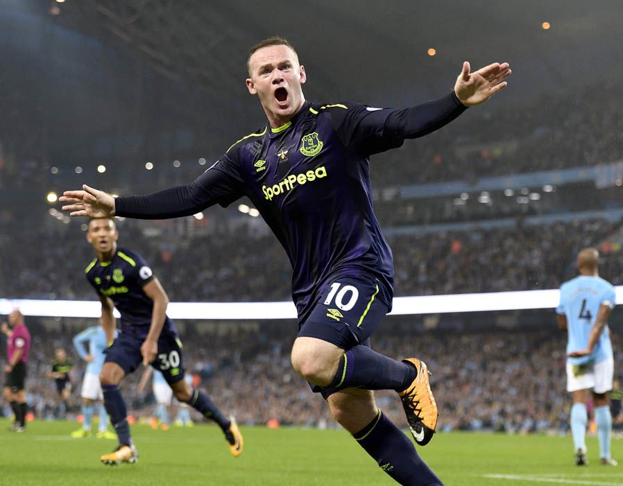 Vừa tạo siêu phẩm, Mahrez đã lao đầu vào tập chạy - Bóng Đá