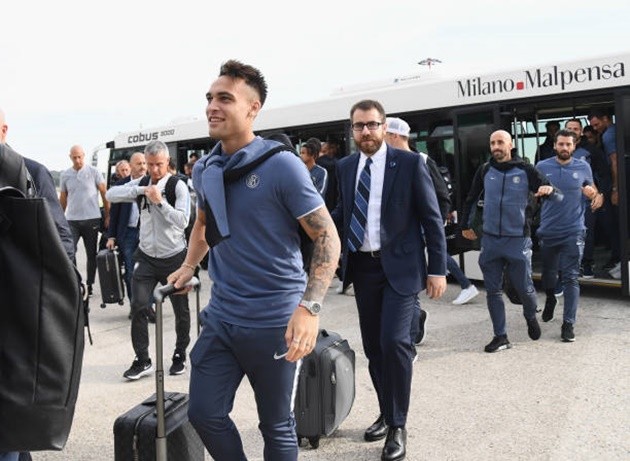 Dàn sao Inter mang thời trang lạ 