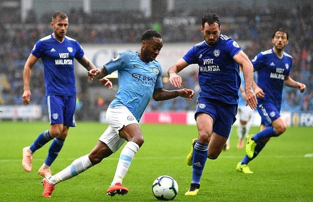 Hậu vệ Cardiff khóc hận khi để Mahrez làm xiếc với trái bóng - Bóng Đá