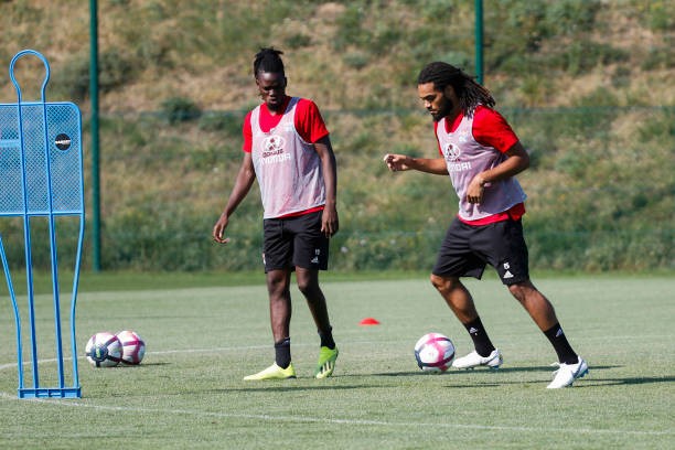 'Kẻ du mục' của Man City rạng rỡ ra mắt CLB mới - Bóng Đá