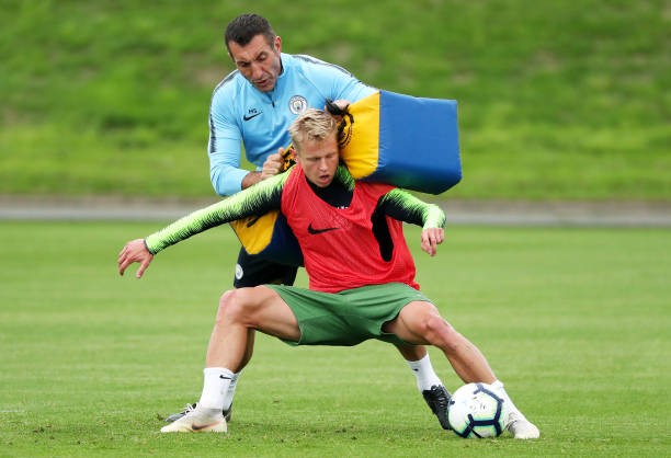 Hứng chí, Ederson khiến đàn em 'lác mắt' trên sân tập - Bóng Đá