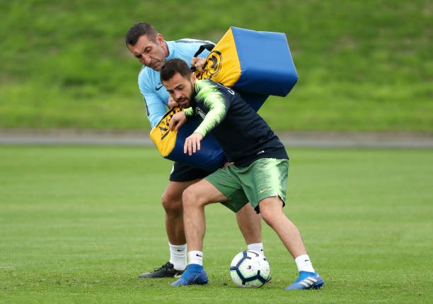 Hứng chí, Ederson khiến đàn em 'lác mắt' trên sân tập - Bóng Đá