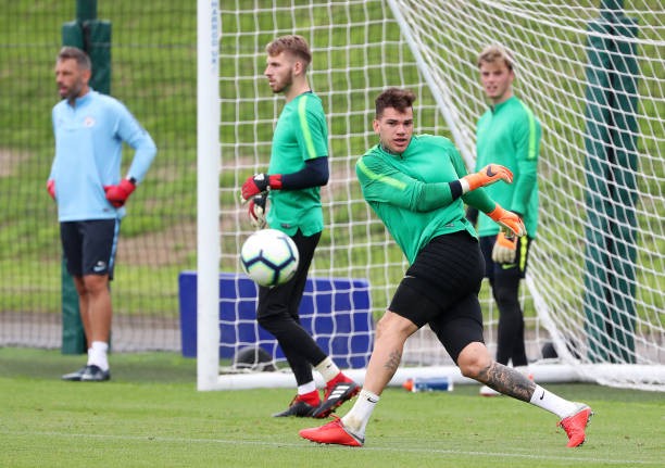 Hứng chí, Ederson khiến đàn em 'lác mắt' trên sân tập - Bóng Đá