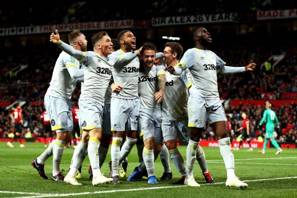 Phil Jones sút hỏng phạt đền và đây là cách Mourinho hành xử với anh - Bóng Đá