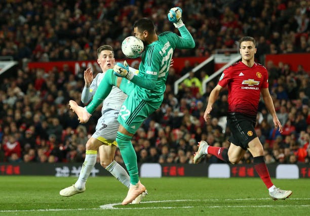 Phil Jones sút hỏng phạt đền và đây là cách Mourinho hành xử với anh - Bóng Đá