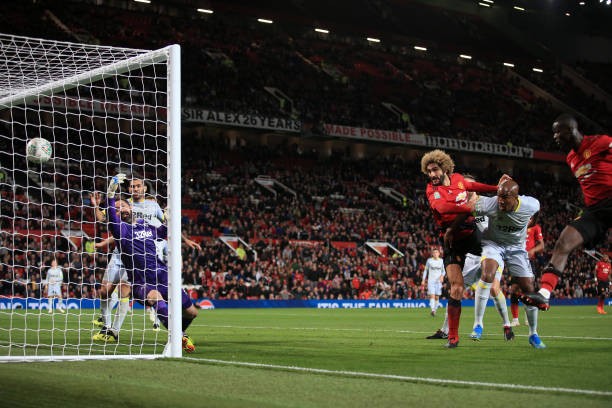 Phil Jones sút hỏng phạt đền và đây là cách Mourinho hành xử với anh - Bóng Đá