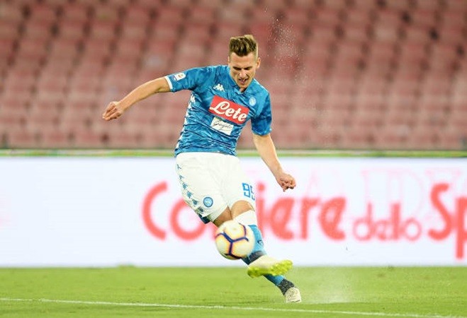 Milik trở lại, Napoli đè bẹp người quen cũ trong nhóm 