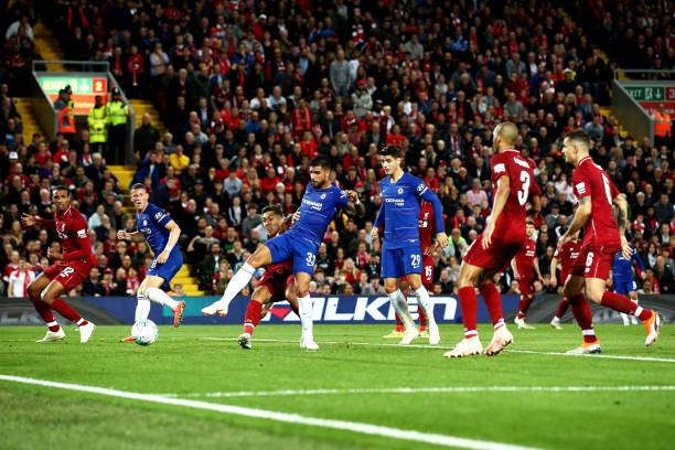 Hưng phấn, Chelsea bất chấp ăn mừng với 'vị khách' lạ mặt - Bóng Đá