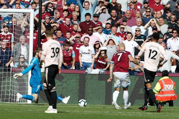 Có một Pogba rất đáng thương trên băng ghế dự bị - Bóng Đá