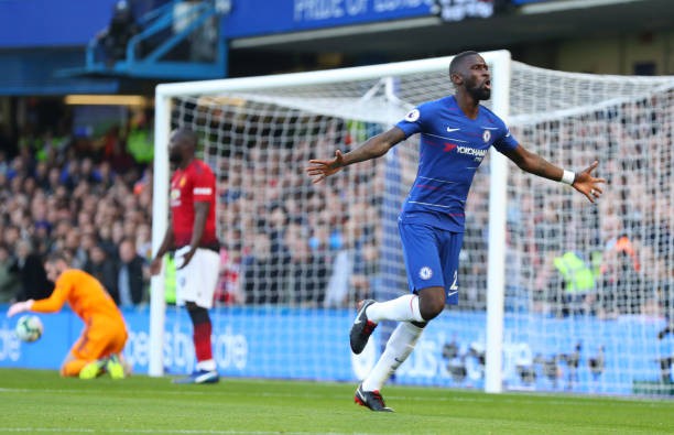 Khoảnh khắc tung chân 'chốt hạ' Chelsea, Martial có hành động bất ngờ - Bóng Đá