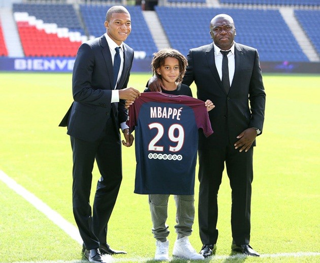 Mbappe chính thức ra mắt PSG - Bóng Đá