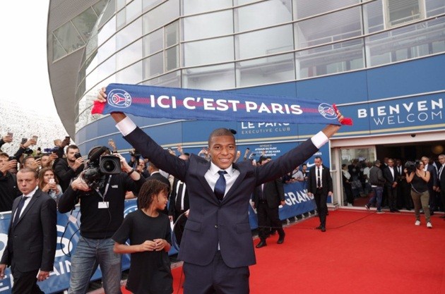 Mbappe chính thức ra mắt PSG - Bóng Đá