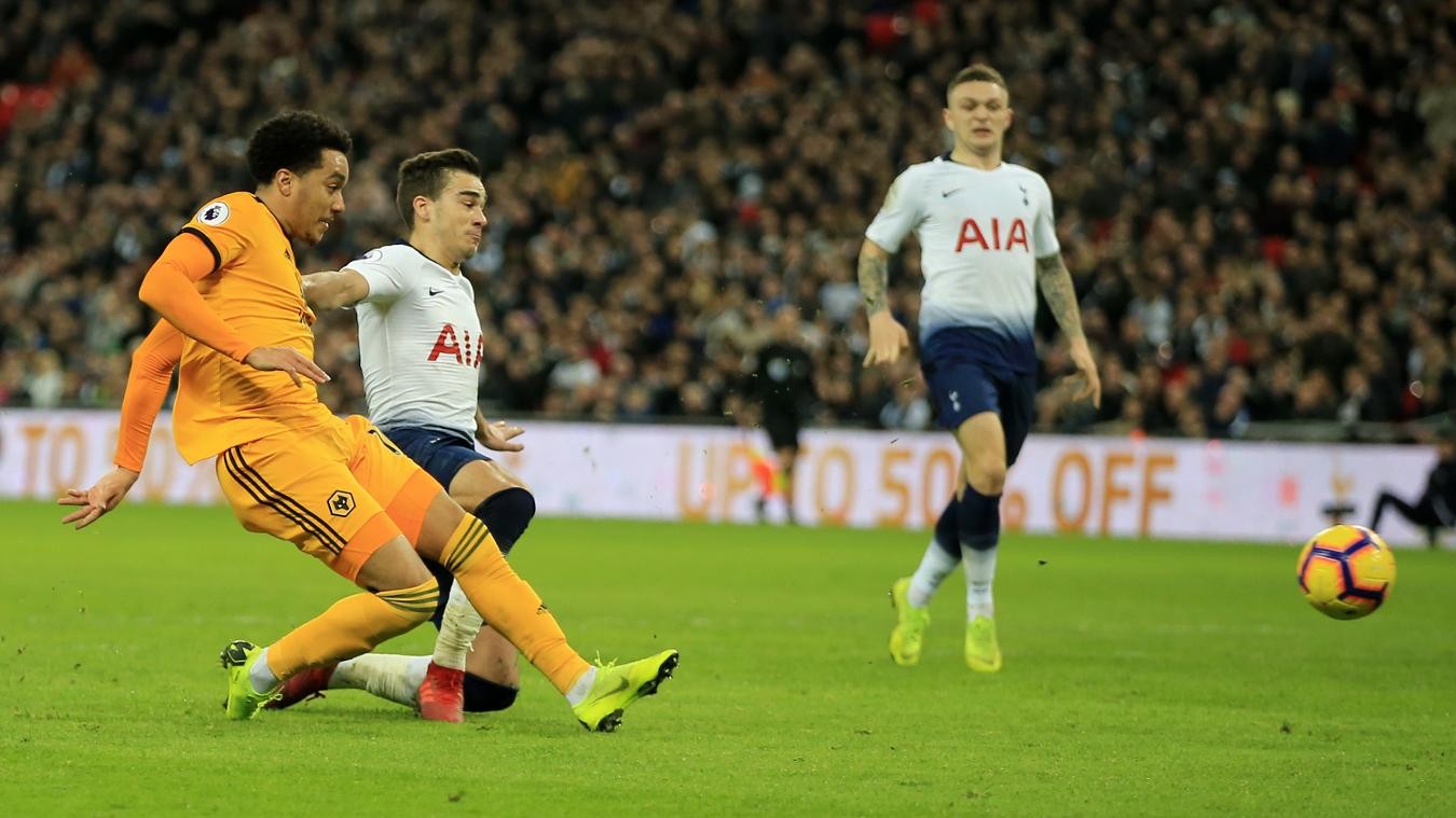 'Quái thú' bật cao, hàng phòng ngự Tottenham chết lặng - Bóng Đá