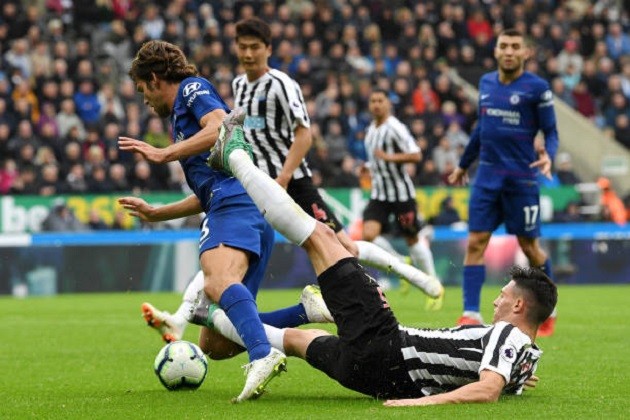 5 điểm nhấn Newcastle 1-2 Chelsea: Alonso bất khả xâm phạm, Sarri gây hấn với FA  - Bóng Đá