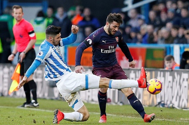 5 điểm nhấn Huddersfield 1-2 Arsenal: Trò cưng của Emery lên tiếng, Pháo thủ đứng trên vai 