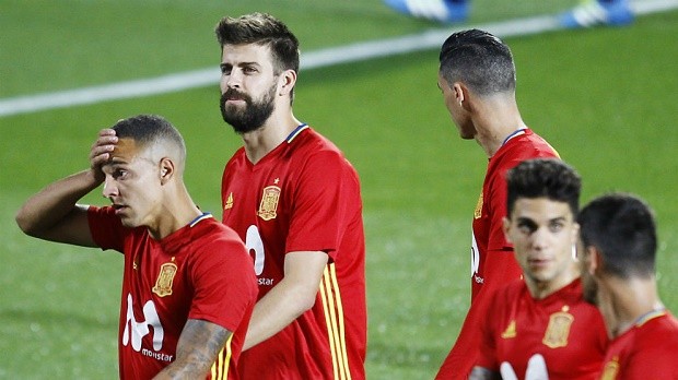 Pique trải qua những ngày 'đen tối' nhất trong màu áo Tây Ban Nha - Bóng Đá