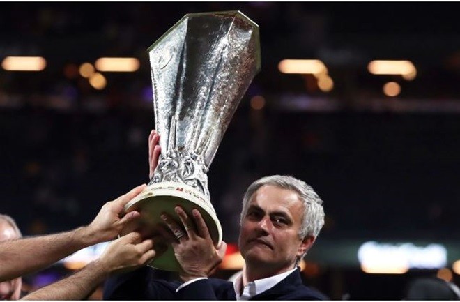 Diện mạo Mourinho thay đổi ra sau từ 