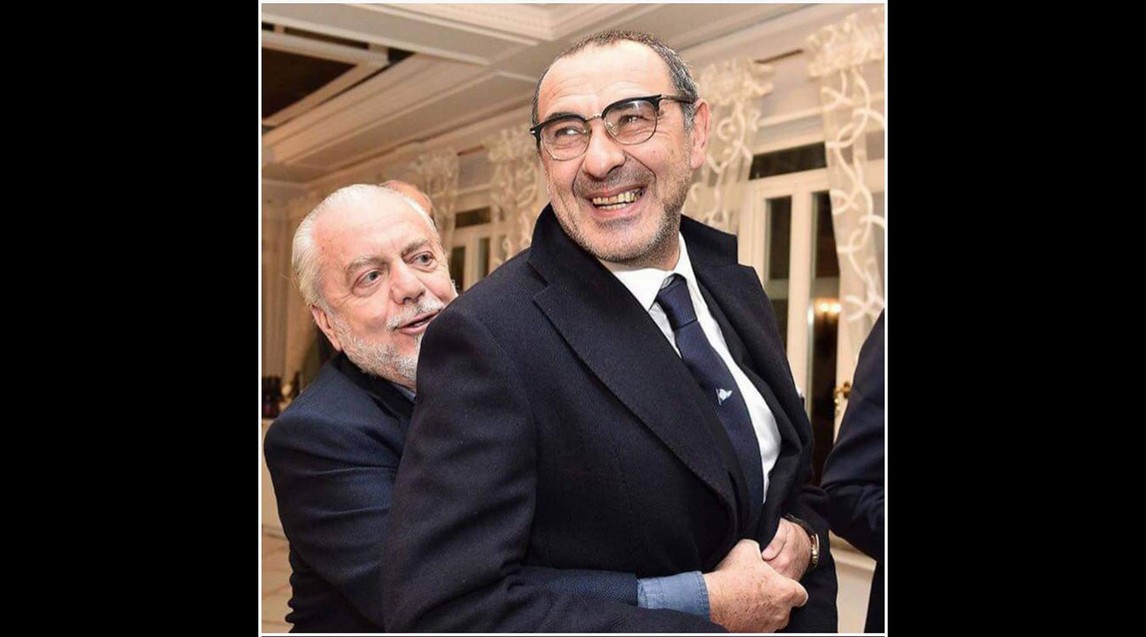 Cư dân mạng đổ xô chế cảnh ôm nồng cháy của HLV Sarri - Bóng Đá