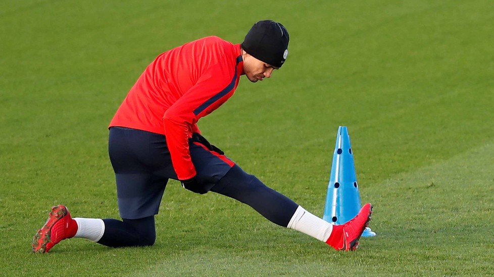 Neymar 'đằng đằng sát khí' trên sân tập của PSG - Bóng Đá