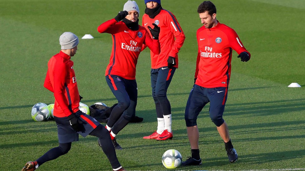 Neymar 'đằng đằng sát khí' trên sân tập của PSG - Bóng Đá