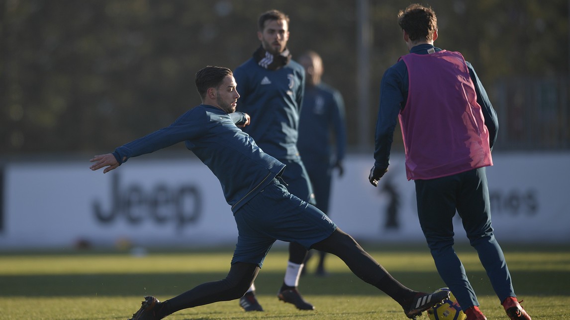Juventus hóa vũ công dưới ánh nắng hoàng hôn - Bóng Đá