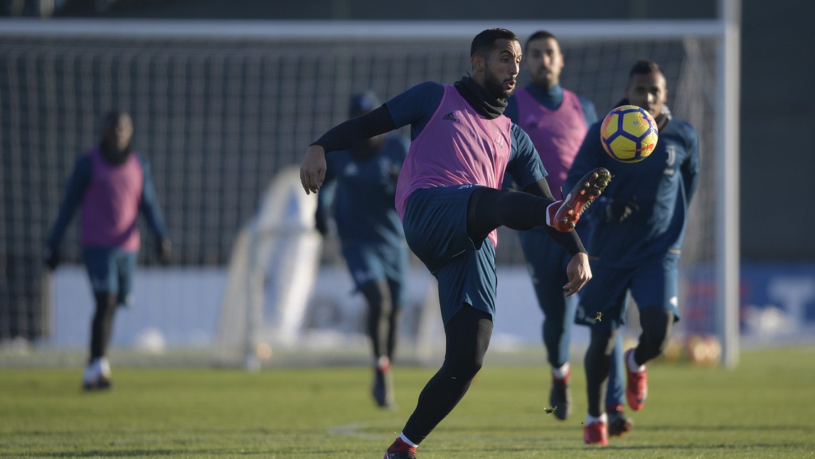 Juventus hóa vũ công dưới ánh nắng hoàng hôn - Bóng Đá