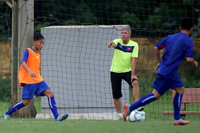 Chuyên gia Đức ám chỉ ai ở VFF muốn U22, U18 thất bại? - Bóng Đá