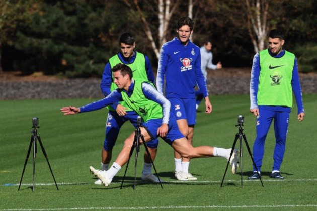 Jorginho báo tin vui cho NHM Chelsea trên sân tập - Bóng Đá