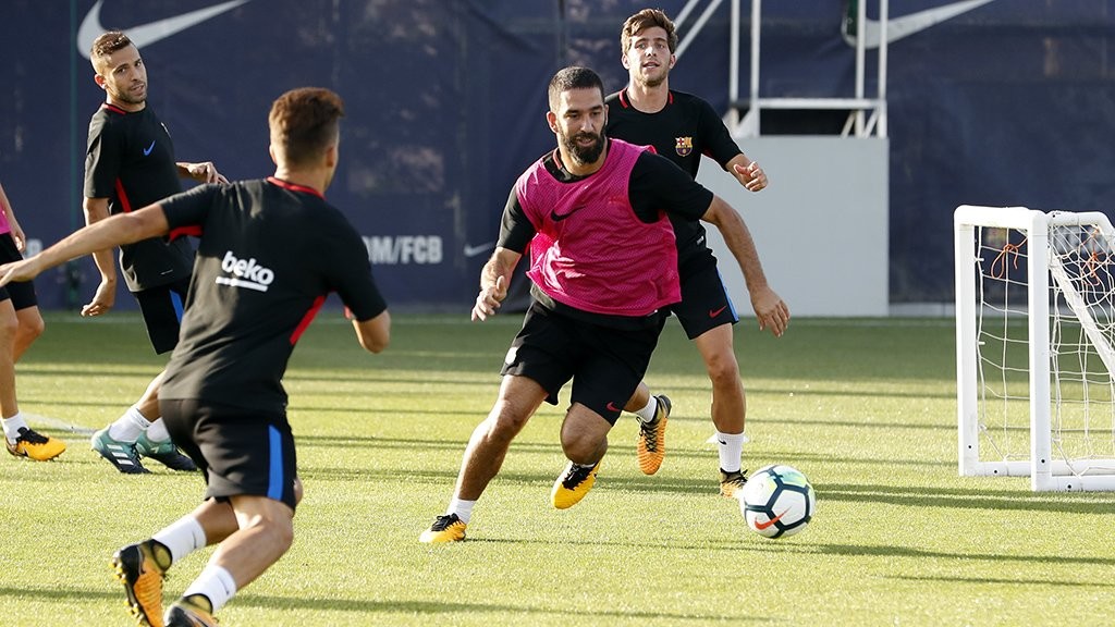 Ronaldo và con trai hân hoan chào đón 'công chúa 'Alana Martina vừa chào đời - Bóng Đá
