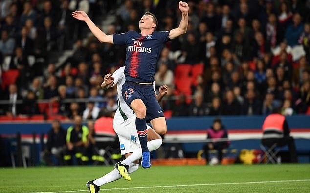 Lingard phát hoảng với chấn thương đầu của Rojo - Bóng Đá