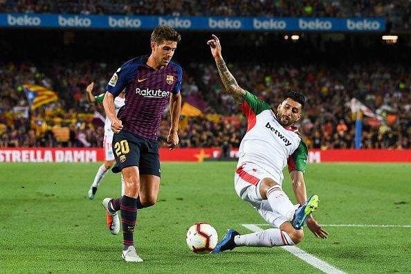 Fan kêu gọi Mourinho gọi lại sao trẻ thay thế Smalling - Bóng Đá