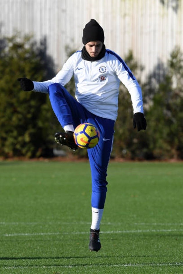 Được Conte ân cần chỉ dẫn, Zappacosta chắc suất đá chính - Bóng Đá