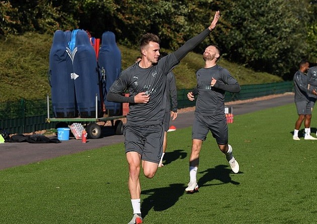 Thi đấu rực sáng, Torreira thu hút mọi ánh nhìn trên sân tập - Bóng Đá