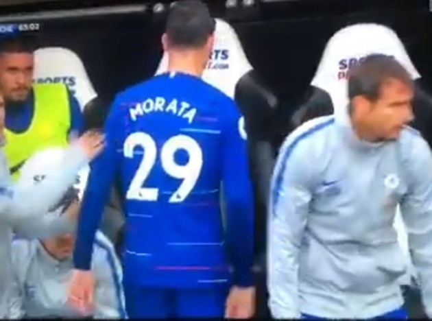 Morata không bắt tay Loftus-Cheek - Bóng Đá