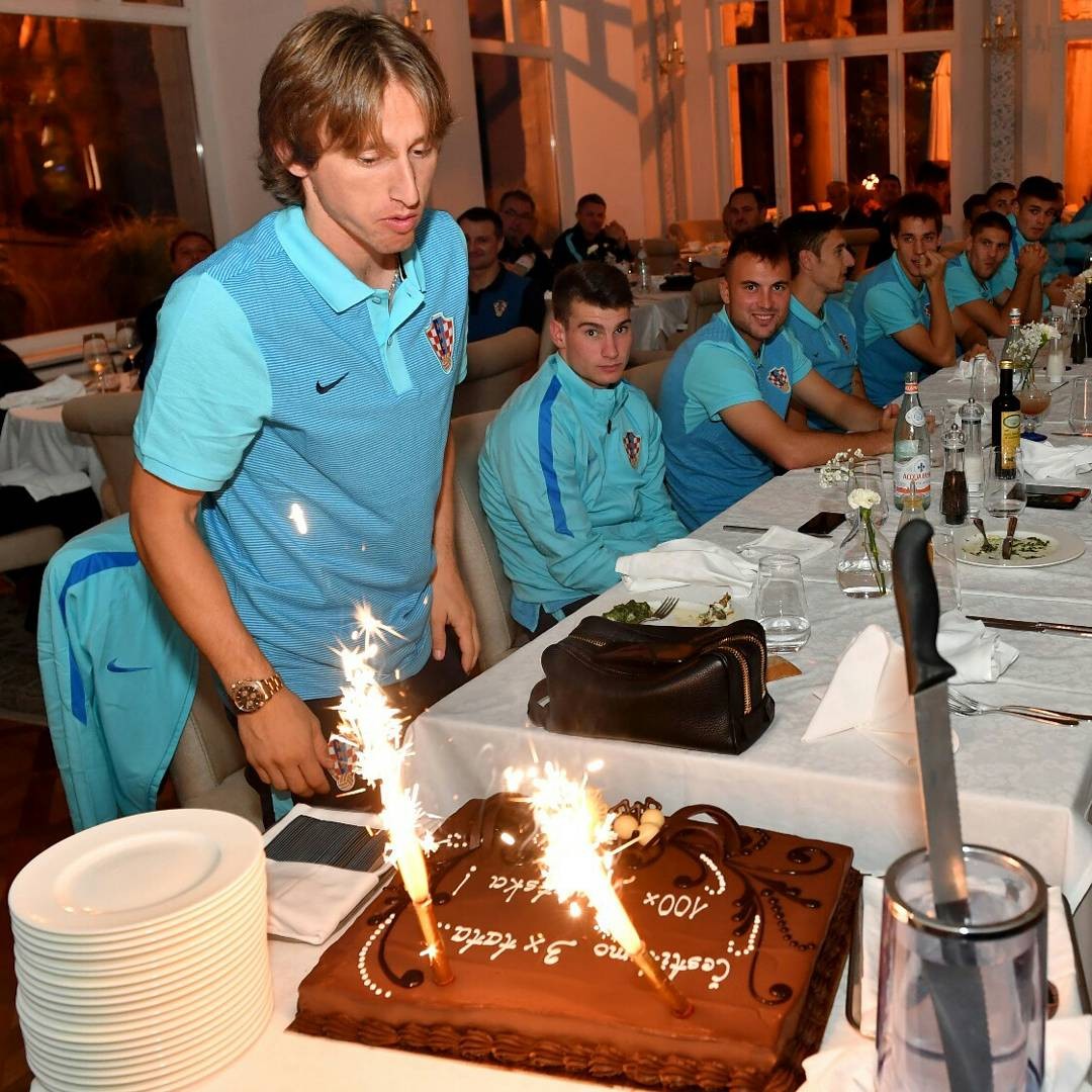 Modric kỷ niệm 100 trận trong màu áo ĐTQG - Bóng Đá