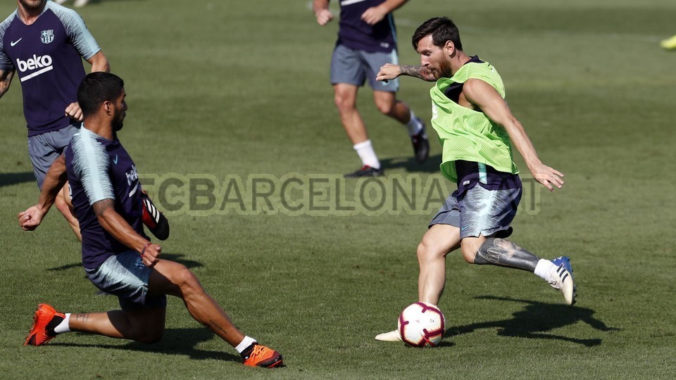 Manchester United fans tell Ed Woodward how many players to sign in the summer transfer window - Bóng Đá