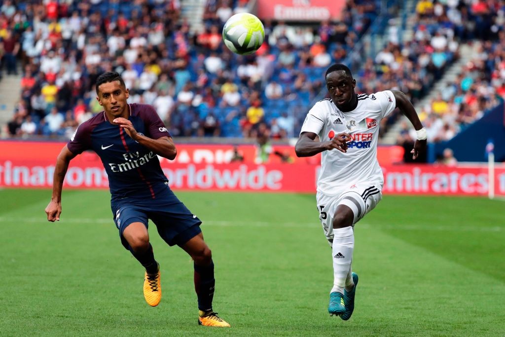 CĐV Arsenal chỉ trích Ozil - Bóng Đá