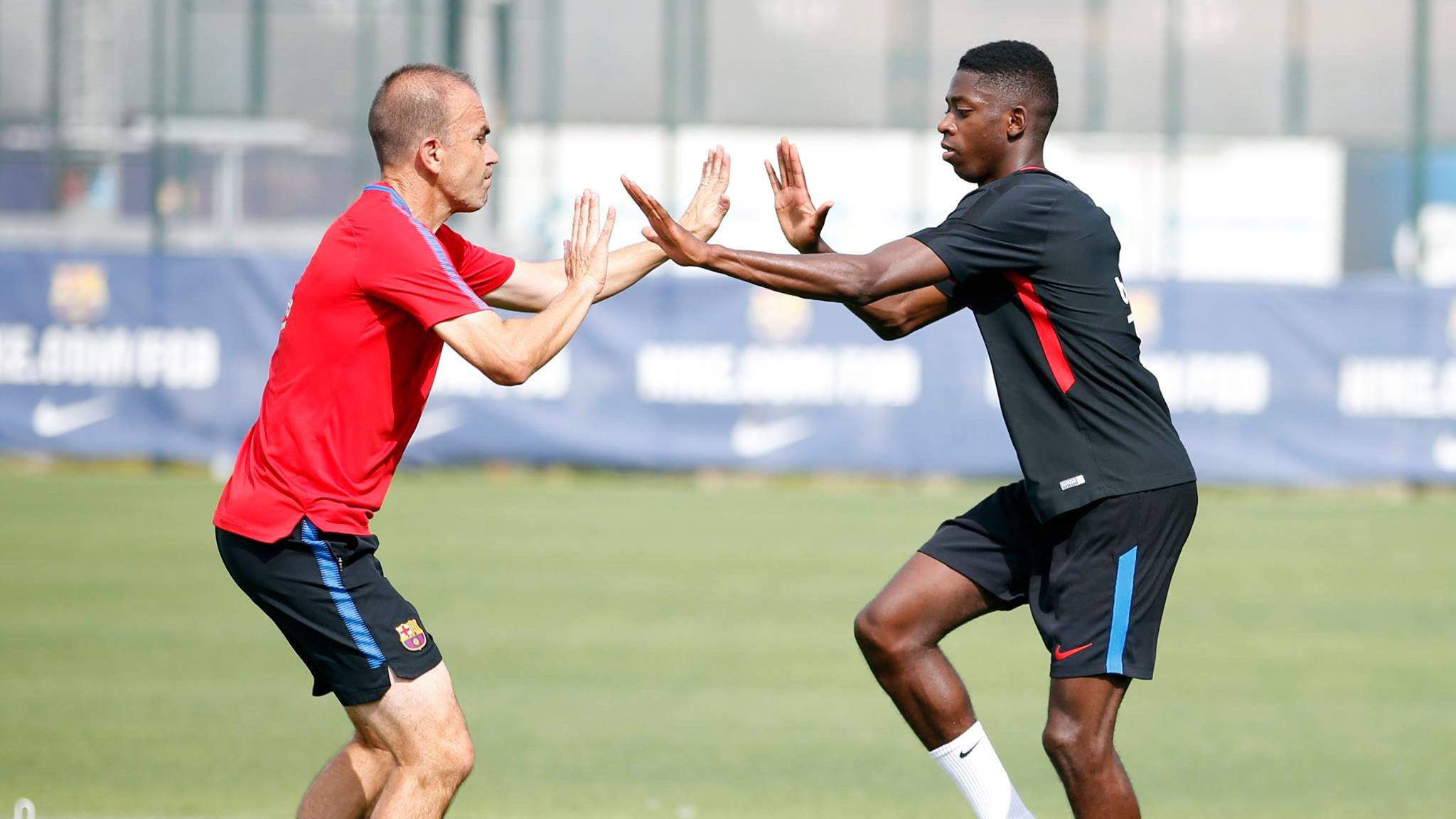 Dembele vã mồ hôi trong buổi tập đầu tiên tại Barcelona - Bóng Đá