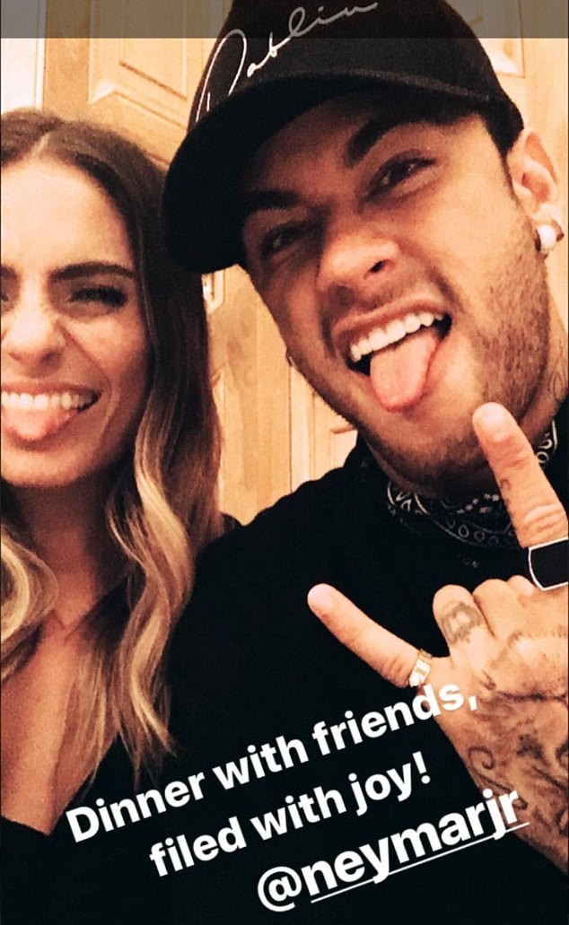 Hậu đại chiến, Neymar hẹn hò với ca sĩ Demi Lovato - Bóng Đá