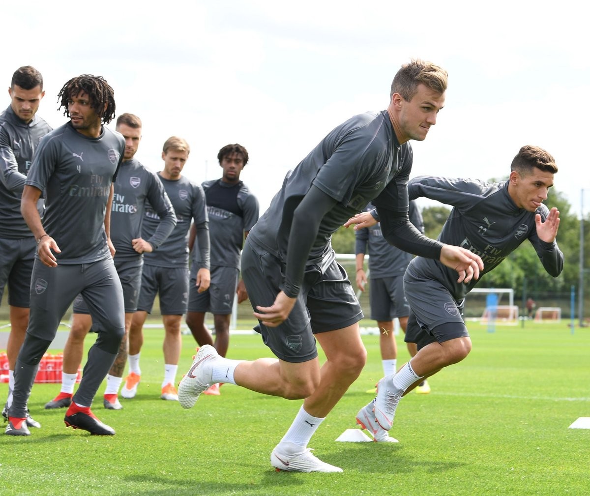 Aguero khoe tóc mới - Bóng Đá