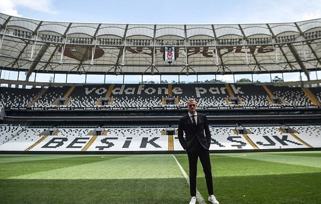 Lorius Karius xuất hiện như 