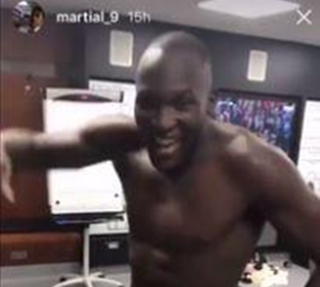 Vừa tạo siêu phẩm, Mahrez đã lao đầu vào tập chạy - Bóng Đá