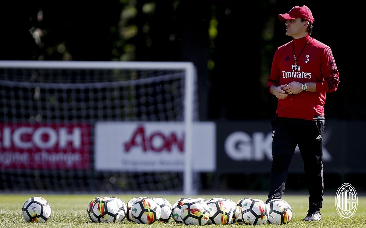 Top 10 ngôi sao thi đấu nhiều trận nhất ở Ngoại hạng Anh: Sau Barry, Giggs là ai? - Bóng Đá