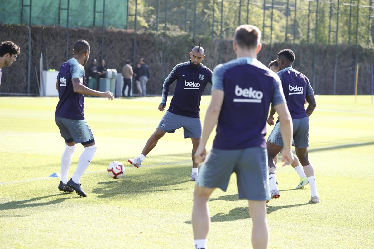 Sanchez ngồi ghế thầy và những khoảnh khắc thú vị ở FA Cup - Bóng Đá